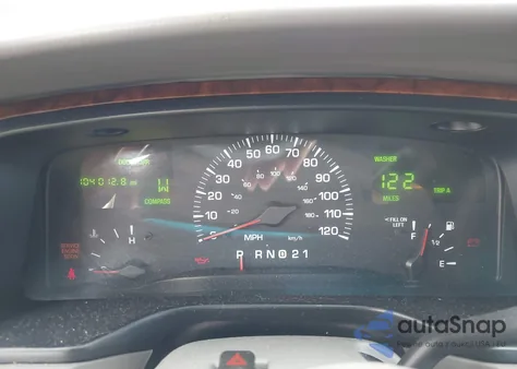 2002 Lincoln Town Car Executive из США, поврежденный, VIN 1LNHM81W52Y671124